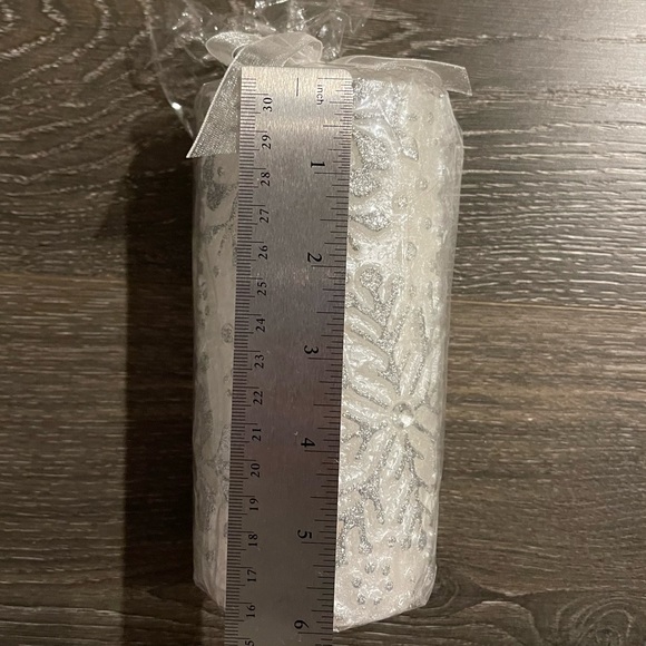 Snowflake Candle - Picture 2 of 3